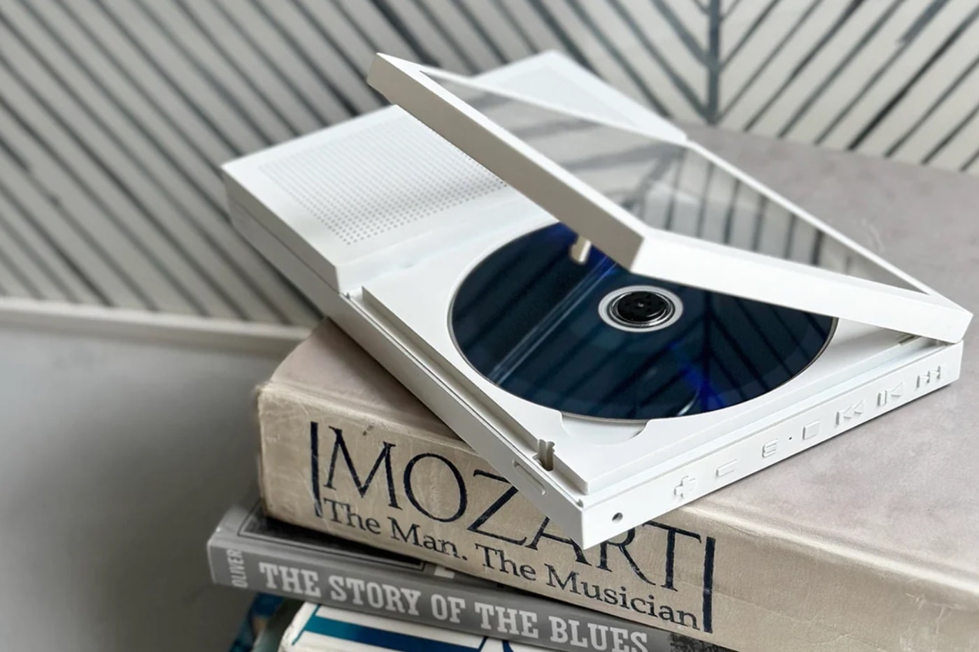 KM5 CP2 Portable CD Cover Player showing a CD case as framed album art