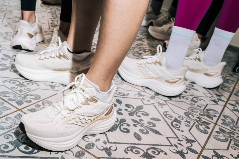 Saucony Triumph 24  S100997-1019 Quartz/Anchor S100999-1019 Ivory/Eggshell Release info