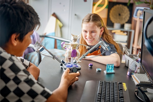 LEGO and Pokémon Unveil Interactive SMART Play Sets pikachu charizard mew mewtwo LEGO and Pokémon Unveil 12 New SMART Play Sets Featuring Motion-Controlled Battle Technology