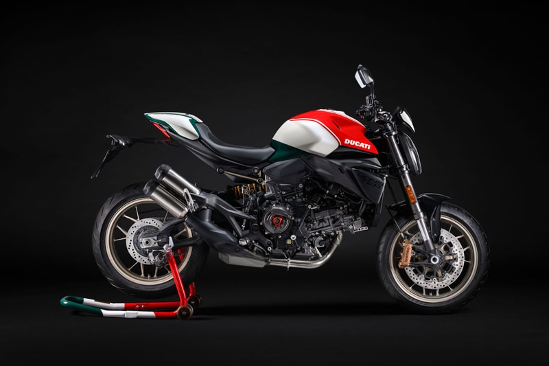 Ducati collezione 100 anniversary helmets jackets century motorcycles bikes 750 Imola Desmo, 750 Super Sport Desmo Streetfighter V4 S 100 XDiavel V4 100 Diavel V4 RS 100 Multistrada V4 RS 100 Hypermotard V2 SP 100