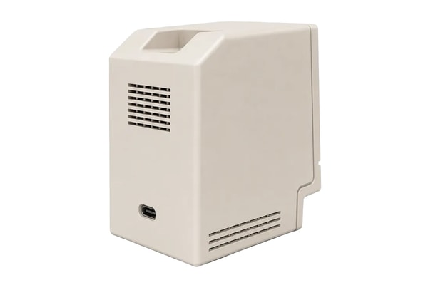 Kira Macintosh-style AI assistant with OLED face on 3D-printed beige desktop case