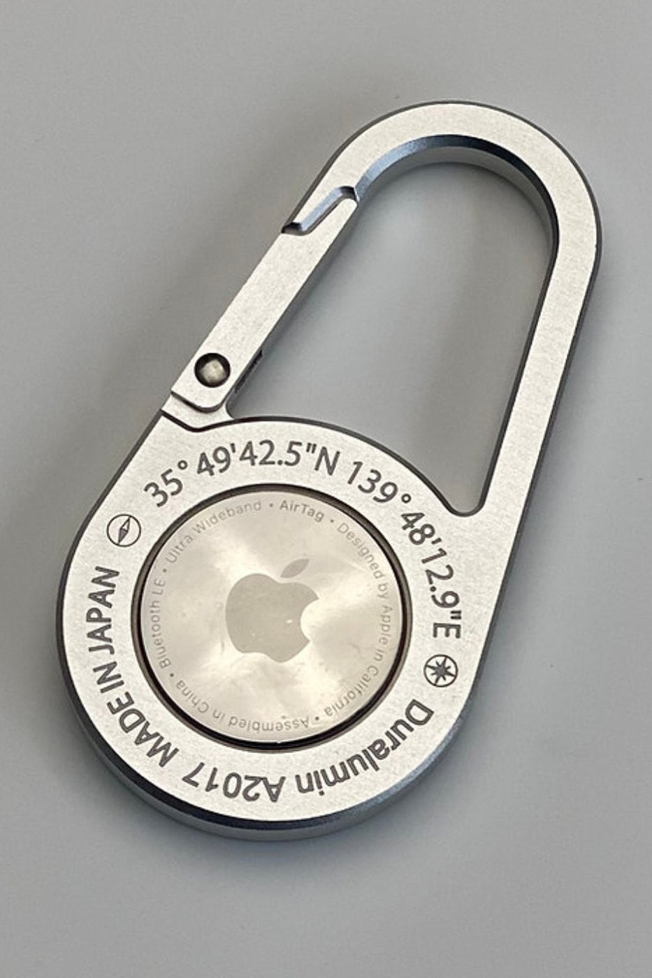 Saegusa Design AirTag Carabiner in brass, stainless steel and Duralumin for minimalist everyday carry
