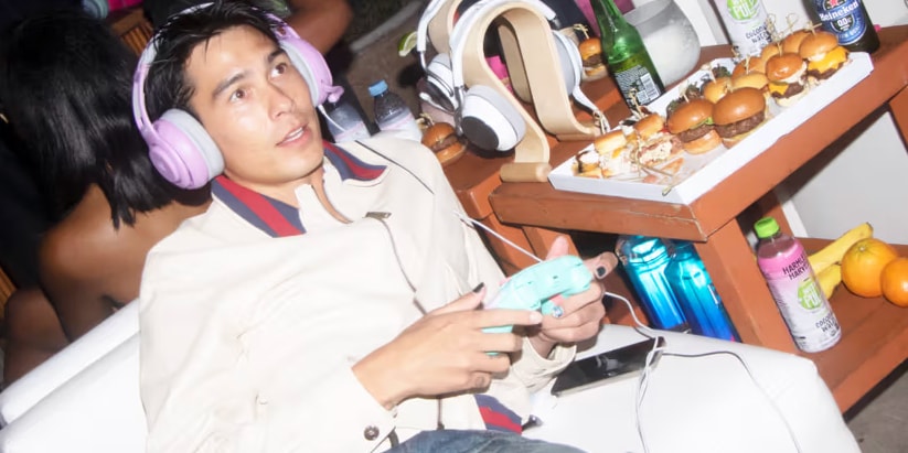 Um Oásis Vaporwave: A Festa do Turtle Beach Club em Hollywood