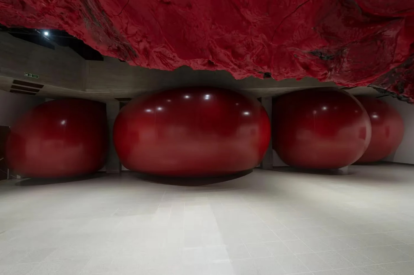 Anish Kapoor installation view at Hayward Gallery 2026 with mirrored steel sculpture reflecting visitors