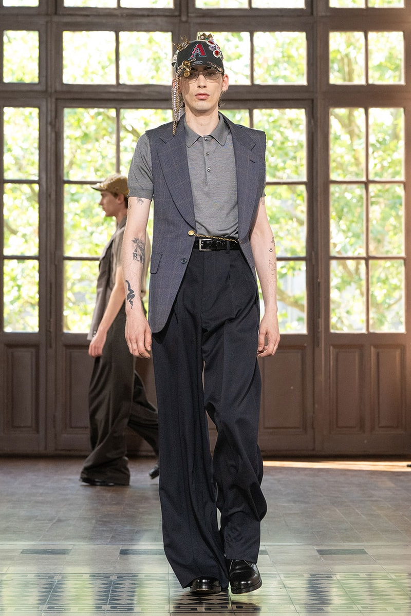 JUNYA WATANABE MAN SS27 Blends Streetwear Icons and Luxury Tailoring Under "BLING BLING BLING" Theme paris fashion week spring summer 2027 runway Kappa  Needles  Carhartt  Levi’s  Luigi Borrelli  Guy Rover  Maria Santangelo  INNERRAUM  47  HIDDEN   Union LA  DHL  Flake  New Balance  Heinrich Dinkelacker  Tricker's 