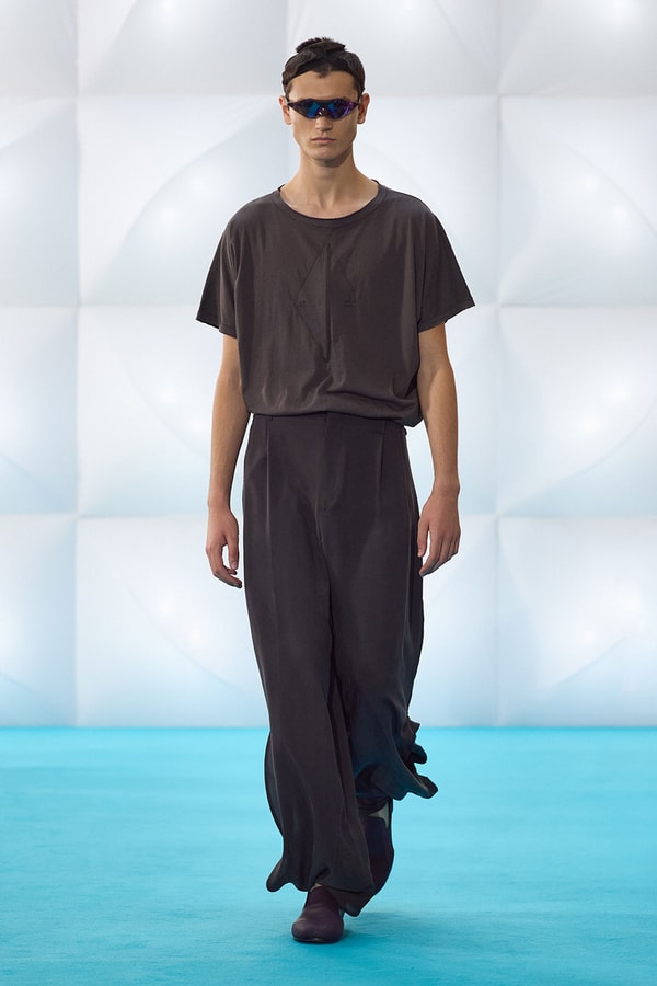 Kiko Kostadinov SS27 Distorts Materiality With "EXTROFLEXION" crocs oakley collaboration 