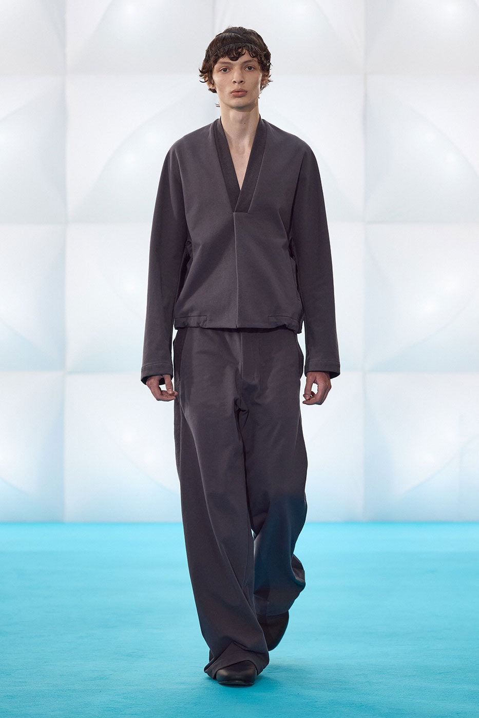 Kiko Kostadinov SS27 Distorts Materiality With "EXTROFLEXION" crocs oakley collaboration 