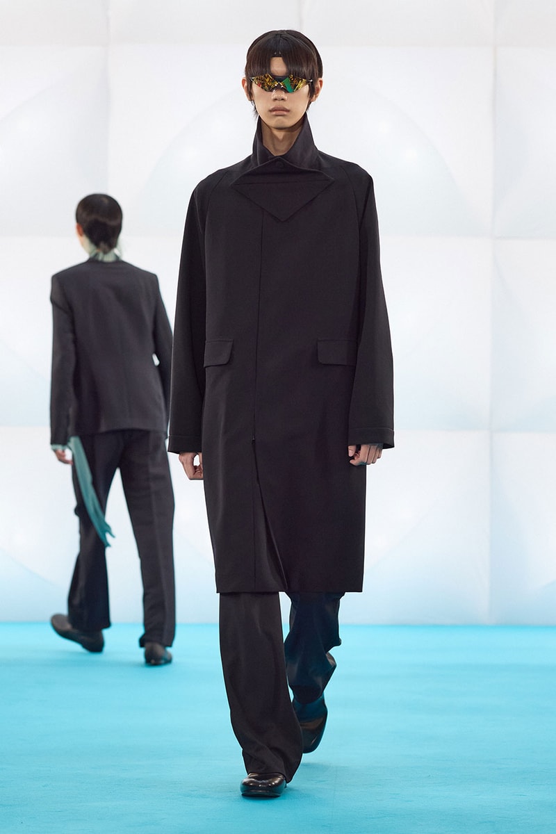 Kiko Kostadinov SS27 Distorts Materiality With "EXTROFLEXION" crocs oakley collaboration 