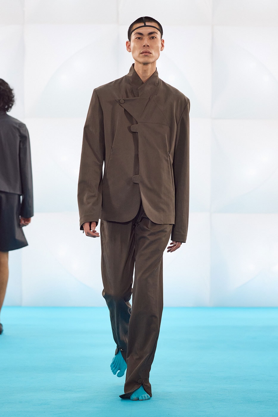 Kiko Kostadinov SS27 Distorts Materiality With "EXTROFLEXION" crocs oakley collaboration 