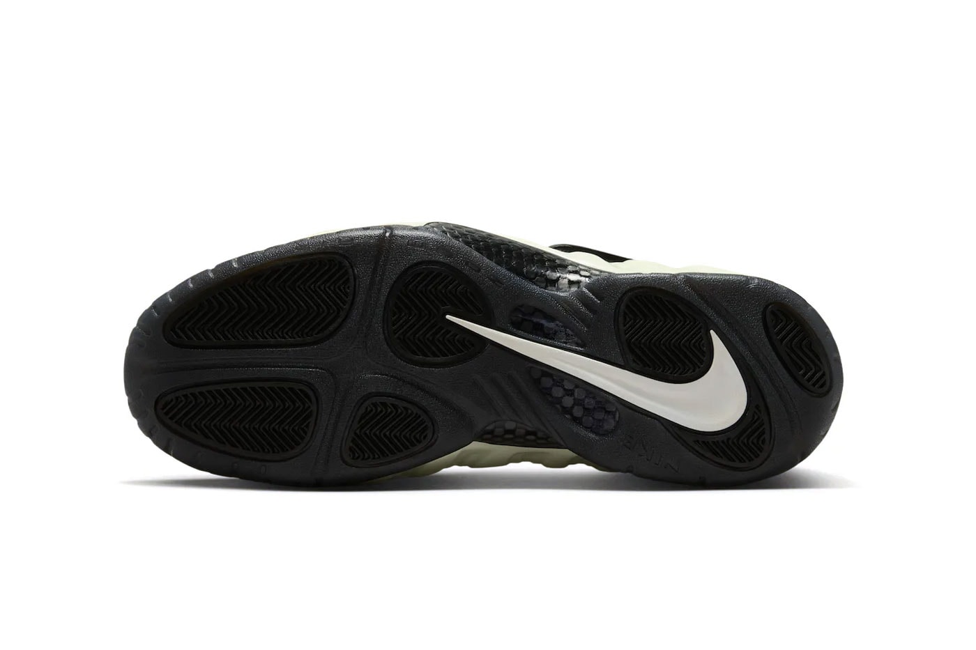 Nike Air Foamposite Pro PRM "Glow in the Dark" Summit White/Black IV6246-100
