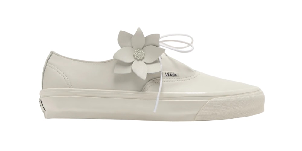 This All-White Vans Premium Authentic Ease Comes With a Touch of Floral