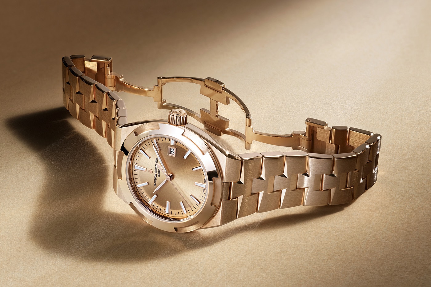 Vacheron Constantin New Overseas Self-Winding 34.5mm Releases Info 4600V/200R-H128 pink gold  4600V/200A-H127 steel