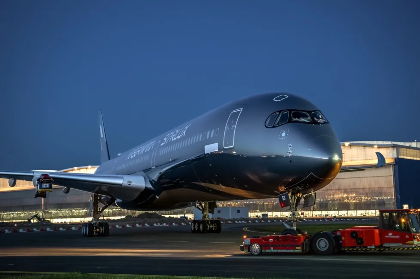 STARLUX Airlines AIRSORAYAMA Airbus A350-1000 Aircraft Hajime Sorayama Collaboration Info Pantone Mankiewicz