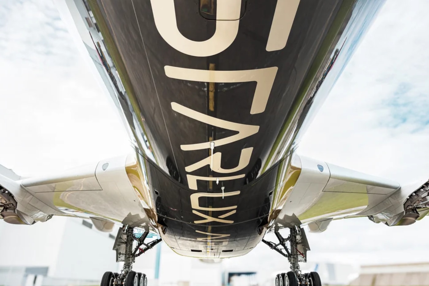 STARLUX Airlines AIRSORAYAMA Airbus A350-1000 Aircraft Hajime Sorayama Collaboration Info Pantone Mankiewicz