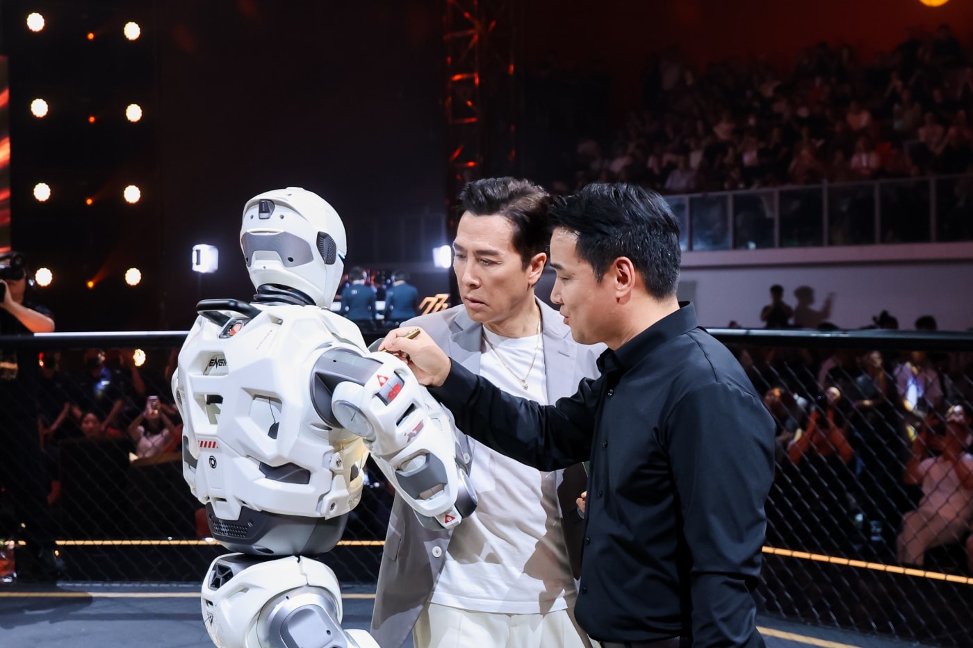 EngineAI's 1.73-Meter T800 Robot Is Built To Take a Beating and Think on Its Feet