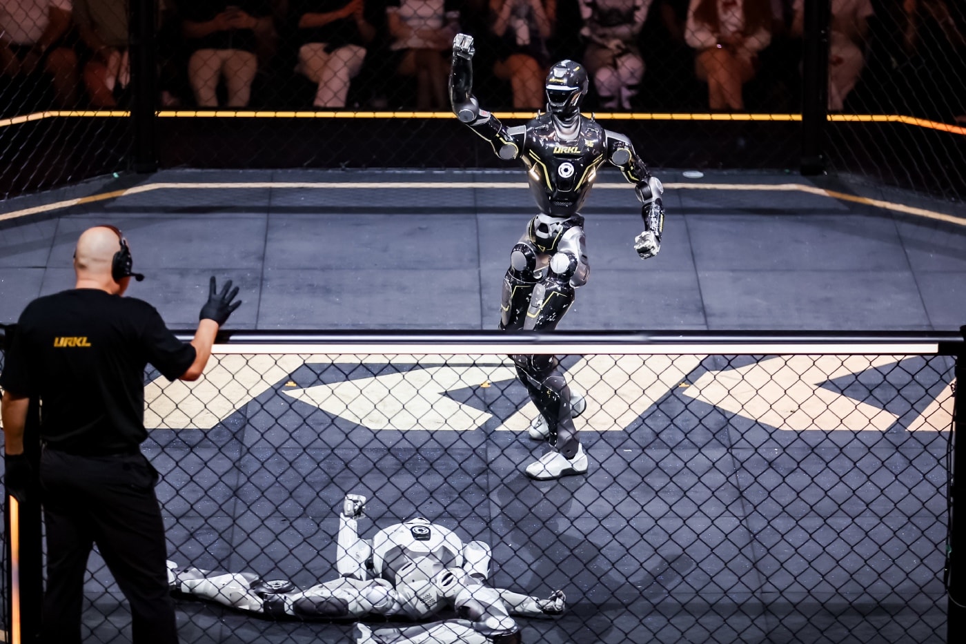 EngineAI's 1.73-Meter T800 Robot Is Built To Take a Beating and Think on Its Feet