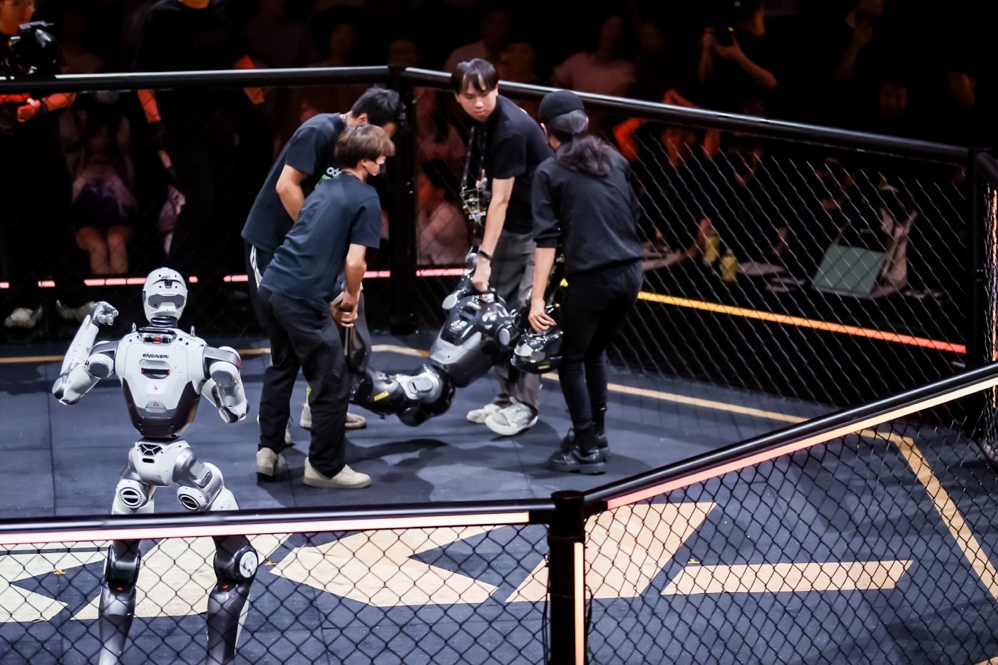 EngineAI's 1.73-Meter T800 Robot Is Built To Take a Beating and Think on Its Feet