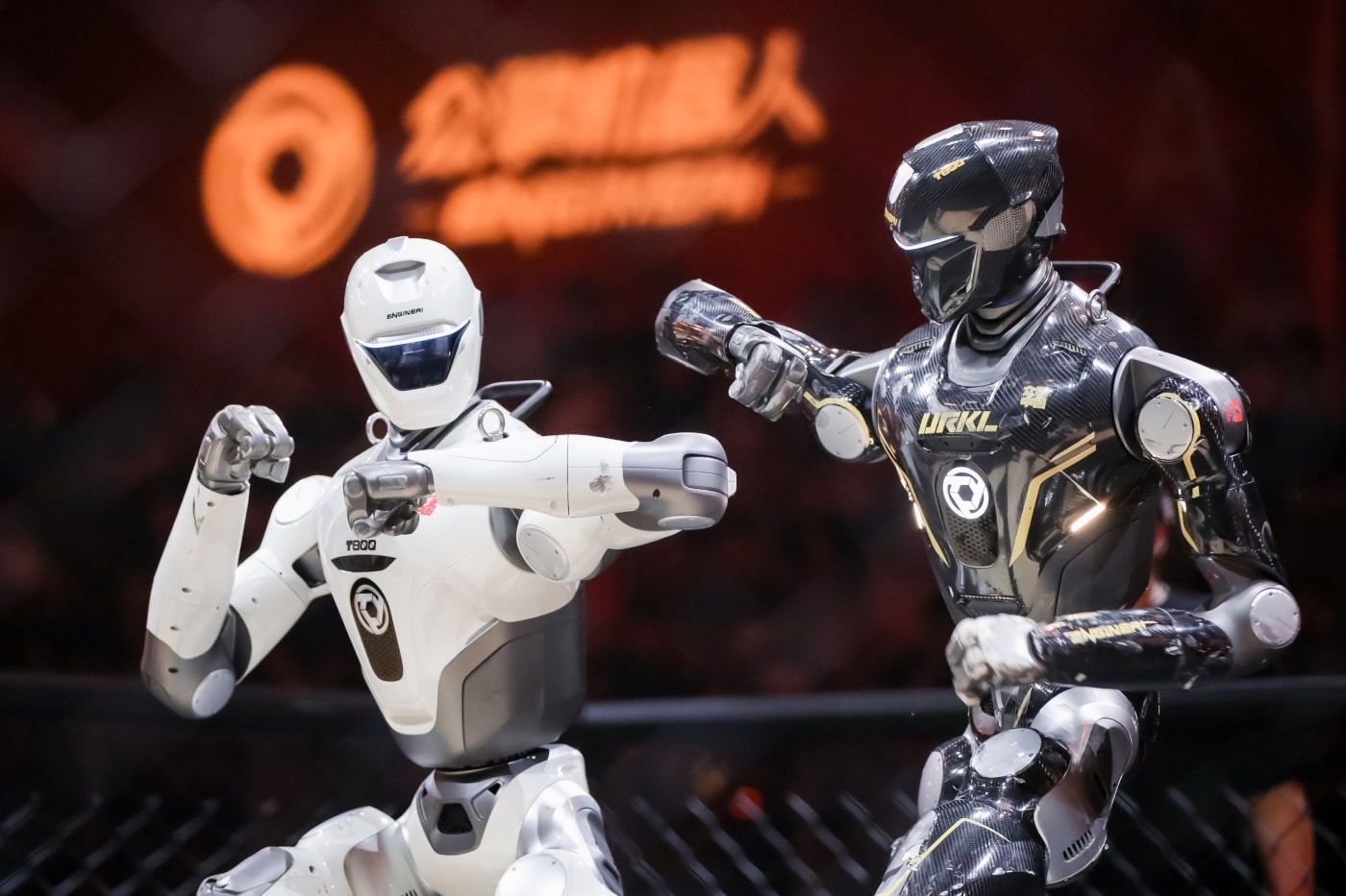EngineAI's 1.73-Meter T800 Robot Is Built To Take a Beating and Think on Its Feet