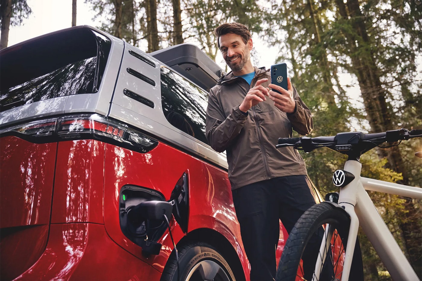 Volkswagen n+ Smart View e-bike with radar rear camera, LED frame lighting, Smart Helmet and smart glasses displayed together