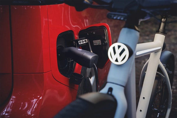 Volkswagen n+ Smart View e-bike with radar rear camera, LED frame lighting, Smart Helmet and smart glasses displayed together