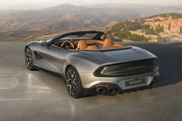 Aston Martin Vanquish 25 in Q Skye Silver showcasing 21-inch forged alloy wheels and V12 grand tourer profile