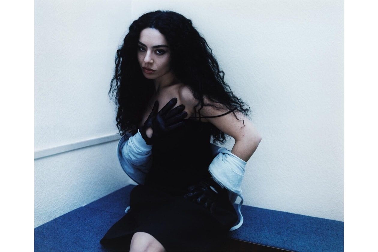 Charli XCX Brat 초상화 Harley Weir 사진 예술 작품 런던 국립초상화미술관 History Makers Now