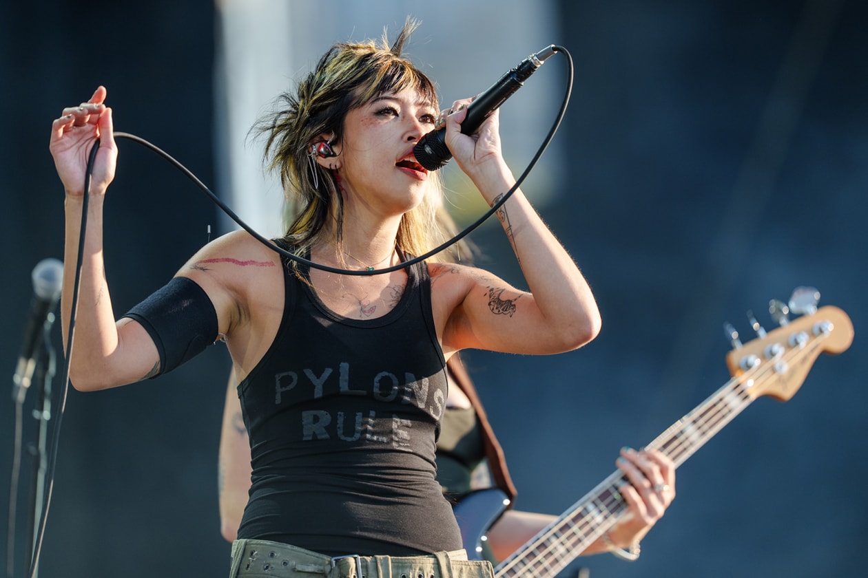 2026 Lollapalooza, 한 단계 업그레이드: 올해 페스티벌에서 가장 좋았던 순간들. sombr 헤드라이닝 공연, Charli XCX의 Music Fashion Film, Little Simz Goes B2B: 무대 공연부터 DJ 세트까지, Destin Conrad의 커스텀 Advisry 착장, Blood Orange의 새 비주얼에 담긴 축구 영상, PATRÓN의 Hacienda – 디제잉을 하려면 바이닐을 돌려야 하는 곳, beabadoobee의 수많은 기타와 밈 감성 머천다이즈, Geese 머천다이즈, JENNIE의 새 음악, sombr, 5SOS의 'She Looks So Perfect', Pusha T, Malice, 시카고 Grant Park, 라인업, 티켓, 테킬라 가격, Kwn, House of Errors, Clipse의 컴백, Lorde x Charli