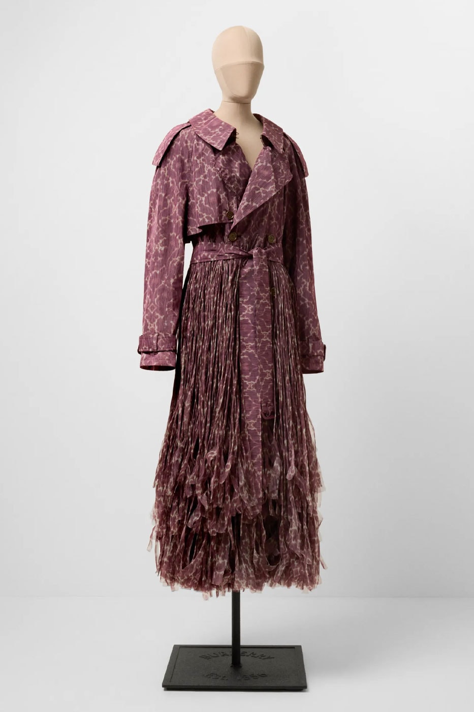 Burberry and V&A Announce 'The Burberry Trench: Crafting an Icon' Exhibition london victoria albert museum daniel lee christopher bailey
