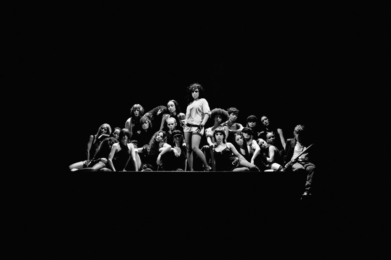 2026 Lollapalooza, 한 단계 업그레이드: 올해 페스티벌에서 가장 좋았던 순간들. sombr 헤드라이닝 공연, Charli XCX의 Music Fashion Film, Little Simz Goes B2B: 무대 공연부터 DJ 세트까지, Destin Conrad의 커스텀 Advisry 착장, Blood Orange의 새 비주얼에 담긴 축구 영상, PATRÓN의 Hacienda – 디제잉을 하려면 바이닐을 돌려야 하는 곳, beabadoobee의 수많은 기타와 밈 감성 머천다이즈, Geese 머천다이즈, JENNIE의 새 음악, sombr, 5SOS의 'She Looks So Perfect', Pusha T, Malice, 시카고 Grant Park, 라인업, 티켓, 테킬라 가격, Kwn, House of Errors, Clipse의 컴백, Lorde x Charli