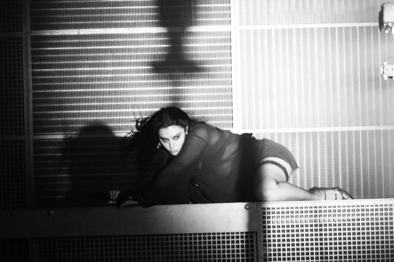 2026 Lollapalooza, 한 단계 업그레이드: 올해 페스티벌에서 가장 좋았던 순간들. sombr 헤드라이닝 공연, Charli XCX의 Music Fashion Film, Little Simz Goes B2B: 무대 공연부터 DJ 세트까지, Destin Conrad의 커스텀 Advisry 착장, Blood Orange의 새 비주얼에 담긴 축구 영상, PATRÓN의 Hacienda – 디제잉을 하려면 바이닐을 돌려야 하는 곳, beabadoobee의 수많은 기타와 밈 감성 머천다이즈, Geese 머천다이즈, JENNIE의 새 음악, sombr, 5SOS의 'She Looks So Perfect', Pusha T, Malice, 시카고 Grant Park, 라인업, 티켓, 테킬라 가격, Kwn, House of Errors, Clipse의 컴백, Lorde x Charli