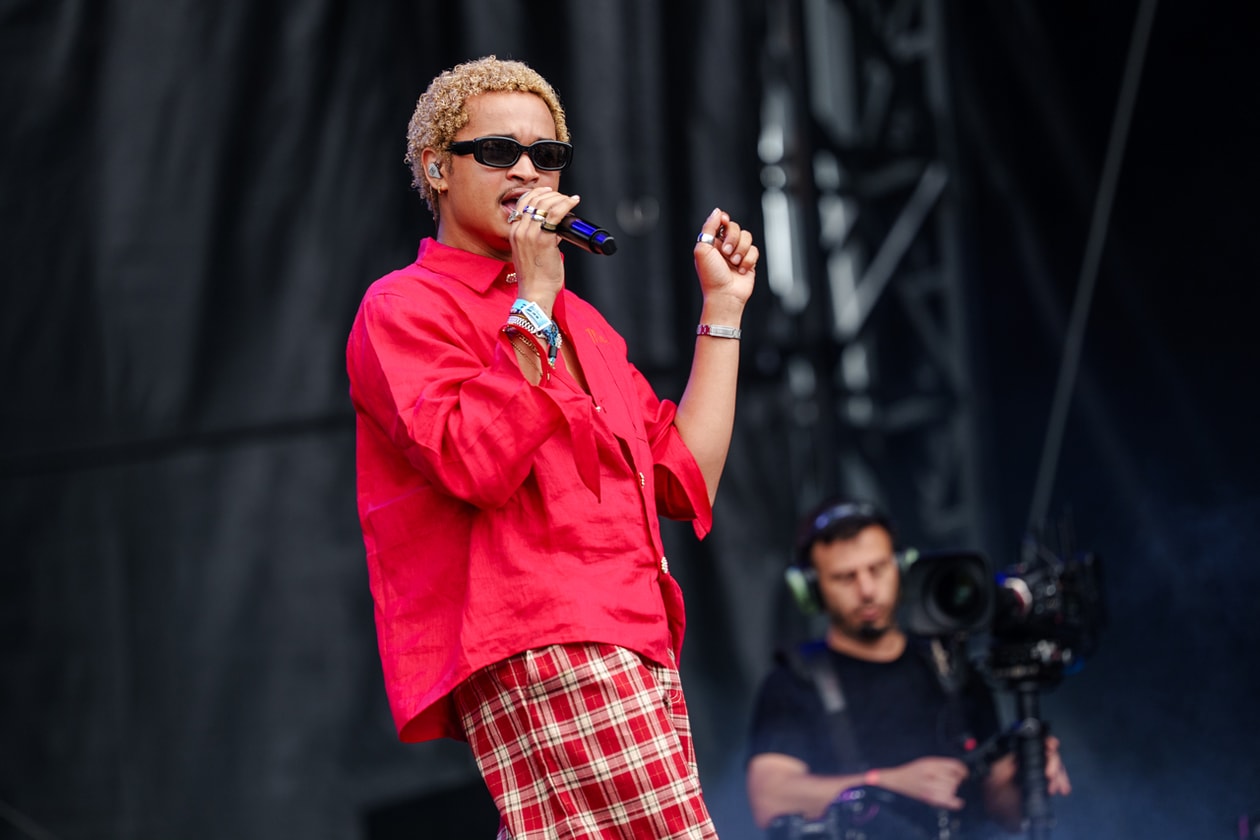 2026 Lollapalooza, 한 단계 업그레이드: 올해 페스티벌에서 가장 좋았던 순간들. sombr 헤드라이닝 공연, Charli XCX의 Music Fashion Film, Little Simz Goes B2B: 무대 공연부터 DJ 세트까지, Destin Conrad의 커스텀 Advisry 착장, Blood Orange의 새 비주얼에 담긴 축구 영상, PATRÓN의 Hacienda – 디제잉을 하려면 바이닐을 돌려야 하는 곳, beabadoobee의 수많은 기타와 밈 감성 머천다이즈, Geese 머천다이즈, JENNIE의 새 음악, sombr, 5SOS의 'She Looks So Perfect', Pusha T, Malice, 시카고 Grant Park, 라인업, 티켓, 테킬라 가격, Kwn, House of Errors, Clipse의 컴백, Lorde x Charli