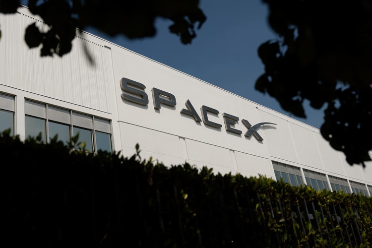 SpaceX Reveals Plans to Launch a Full Mobile Carrier Service to Rival AT&T, Verizon, and T-Mobile