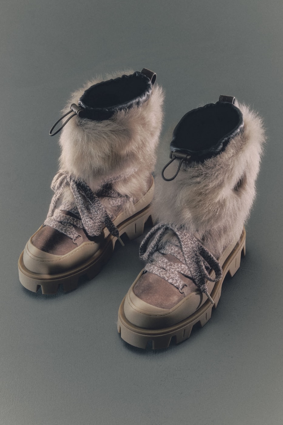 Moncler Fall/Winter 2026 Footwear Collection Info Moncler + Clarks Originals Trailgrip Wallabee GTX Moncler + Rick Owens Trailgrip Megalace Moon Boot x Moncler Grenoble Icon High Rodeo Trailgrip GTX Trailgrip Lite3 Trailgrip Apex GTX Vera Edge Trailgrip Craft Vera Pulse Peak Snowcap Peak Après Moncler Altive Mid