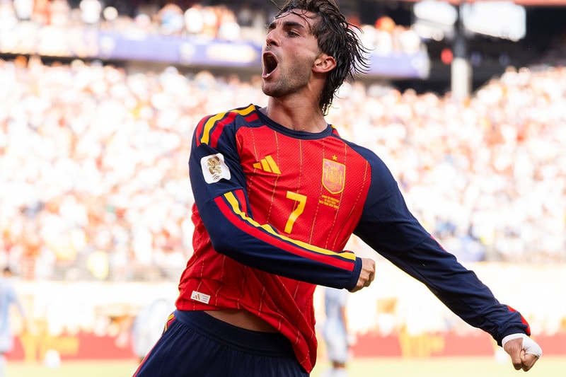 World Cup Winner Ferran Torres Is Officially Signing With Paris Saint-Germain FC barcelona move argentina