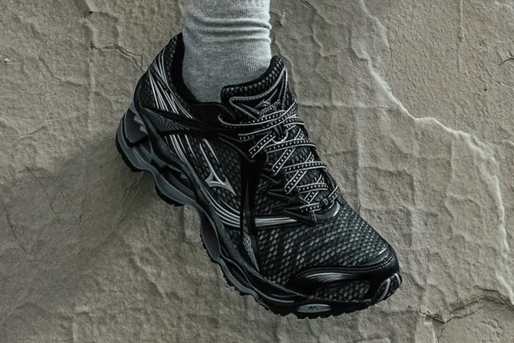 Mizuno Revives the Flagship WAVE PROPHECY 1in a Stealthy “Black” Look