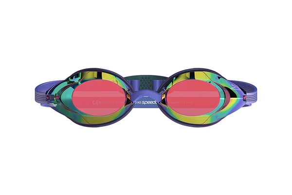 Speedo iQ smart module attached to Vanquisher 3.0 swim goggles tracking performance data