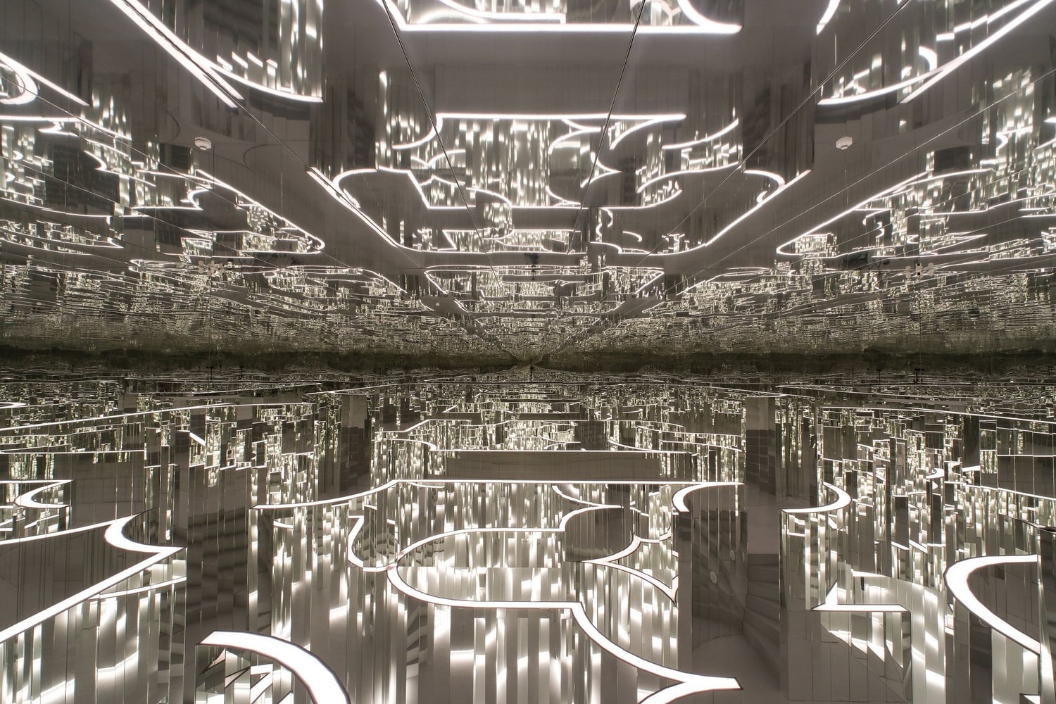 es devlin 3rd poem futura seoul immersive installation art contemporary artwork sculptures 