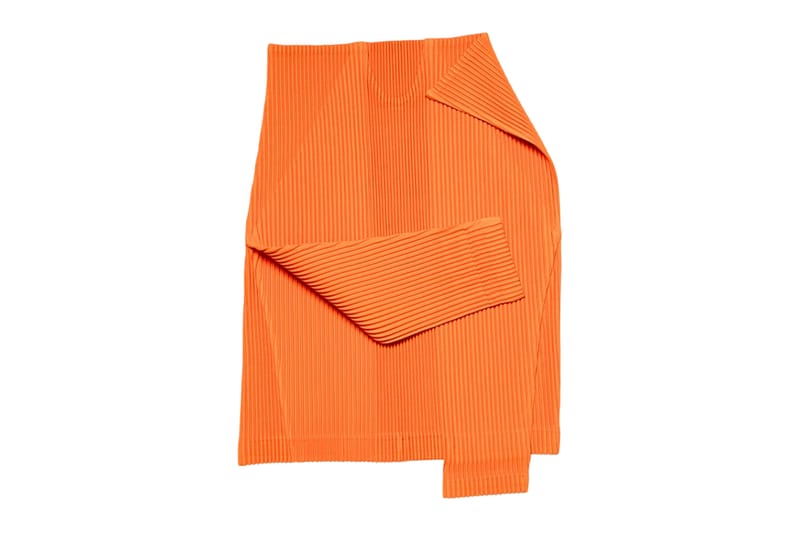 HOMME PLISSÉ ISSEY MIYAKE Reimagines Henri Matisse’s "The Snail" in Pleats