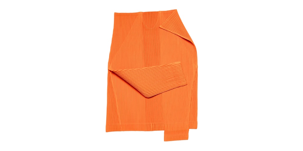 HOMME PLISSÉ ISSEY MIYAKE Reimagines Henri Matisse’s "The Snail" in Pleats