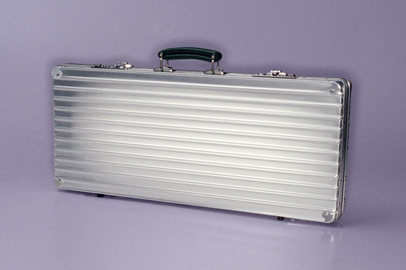 RIMOWA e Faber-Castell transformam material de desenho em objeto de design