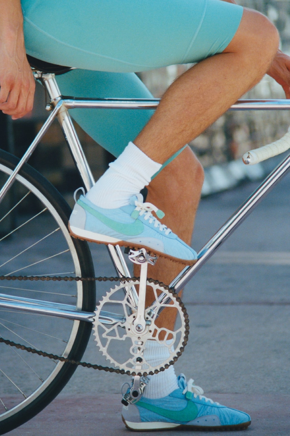 Jacquemus y Nike llevan el espíritu de Miami al Moon Shoe “Emerald Rise”
