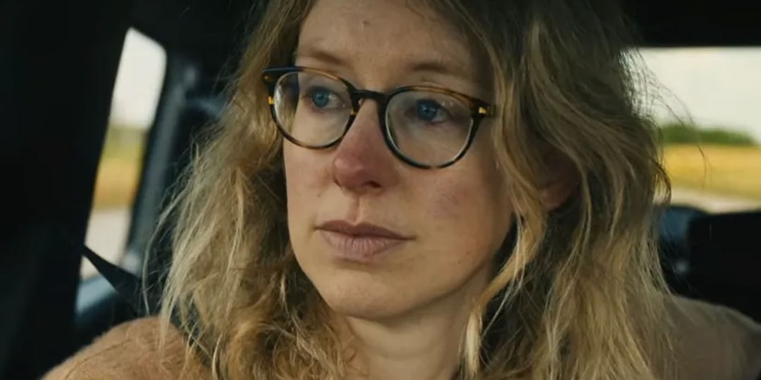 A24 estrena el tráiler de documental sobre Elizabeth Holmes dirigido por Nathan Fielder