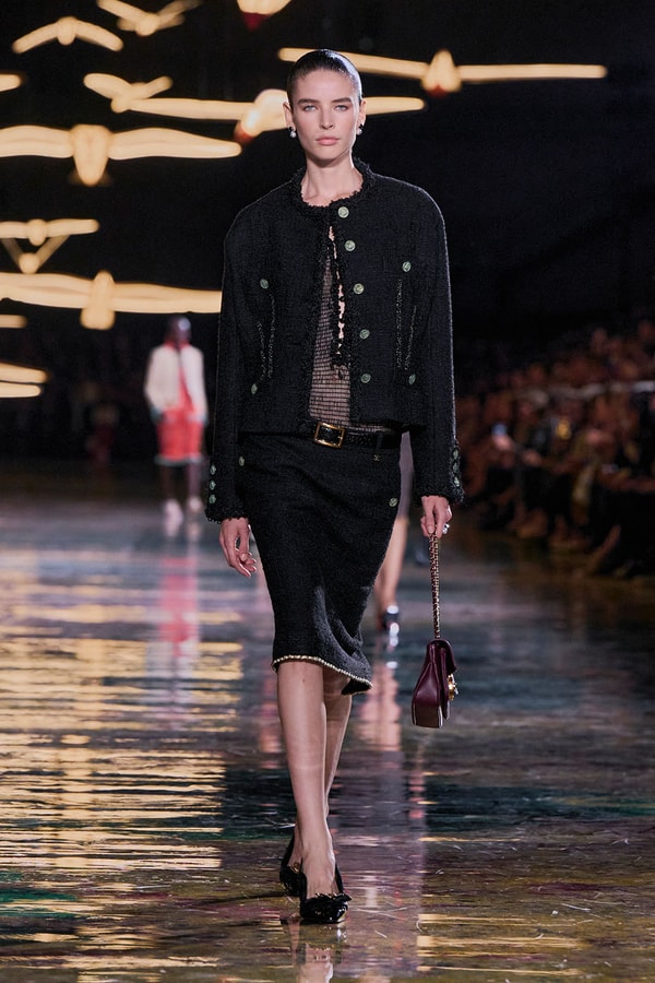 Matthieu Blazy Reimagines the Layered Legacies of Gabrielle Chanel for SS27 Nicole Kidman, Ayo Edebiri, Pedro Pascal, Kristen Wiig, Dua Lipa, and Alexa Demie britney spears gimme more flock of birds migration