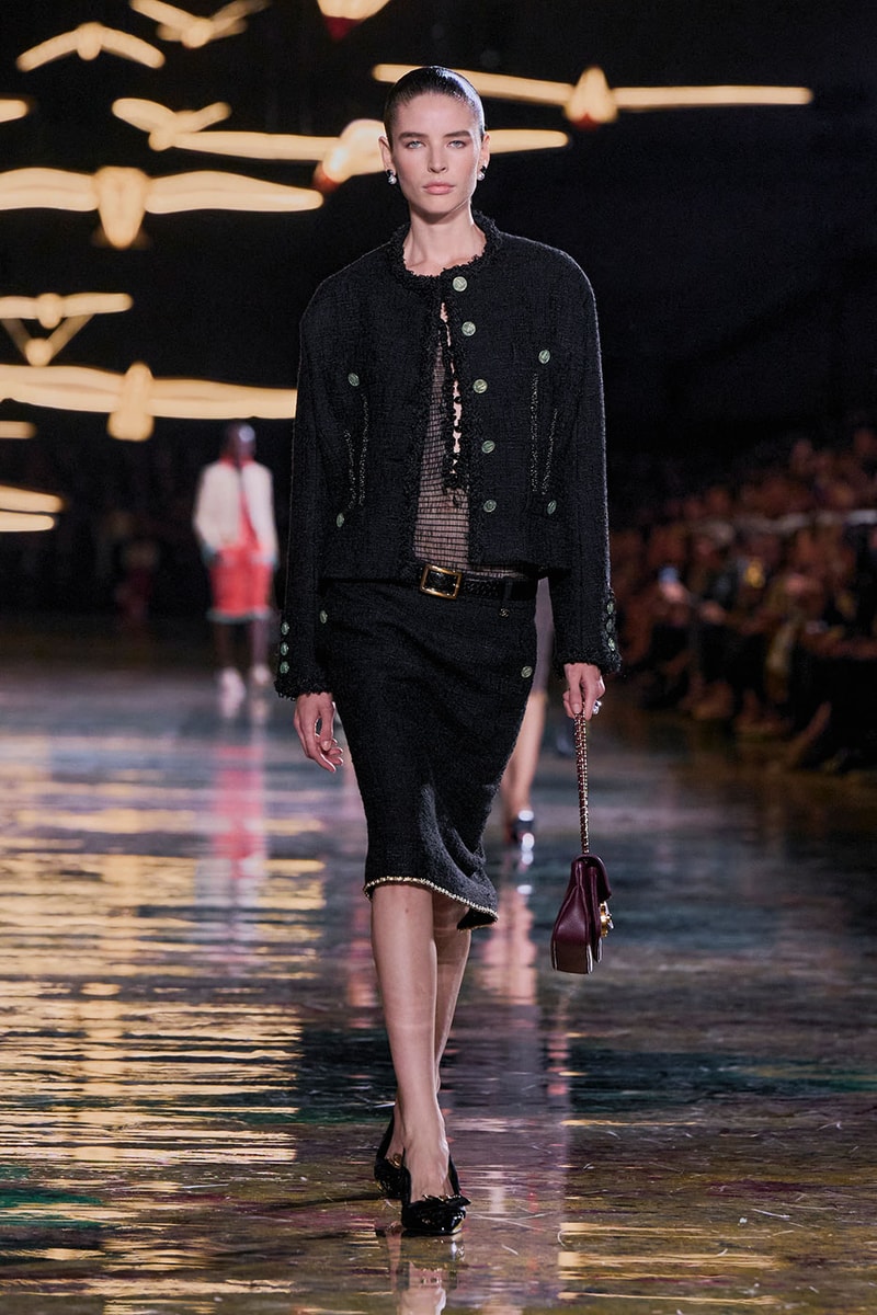 Matthieu Blazy Reimagines the Layered Legacies of Gabrielle Chanel for SS27 Nicole Kidman, Ayo Edebiri, Pedro Pascal, Kristen Wiig, Dua Lipa, and Alexa Demie britney spears gimme more flock of birds migration