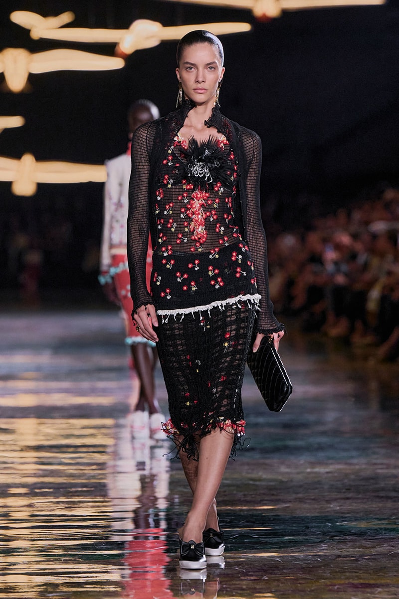 Matthieu Blazy Reimagines the Layered Legacies of Gabrielle Chanel for SS27 Nicole Kidman, Ayo Edebiri, Pedro Pascal, Kristen Wiig, Dua Lipa, and Alexa Demie britney spears gimme more flock of birds migration