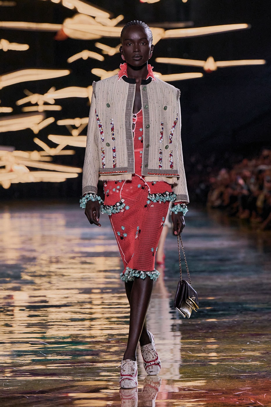 Matthieu Blazy Reimagines the Layered Legacies of Gabrielle Chanel for SS27 Nicole Kidman, Ayo Edebiri, Pedro Pascal, Kristen Wiig, Dua Lipa, and Alexa Demie britney spears gimme more flock of birds migration
