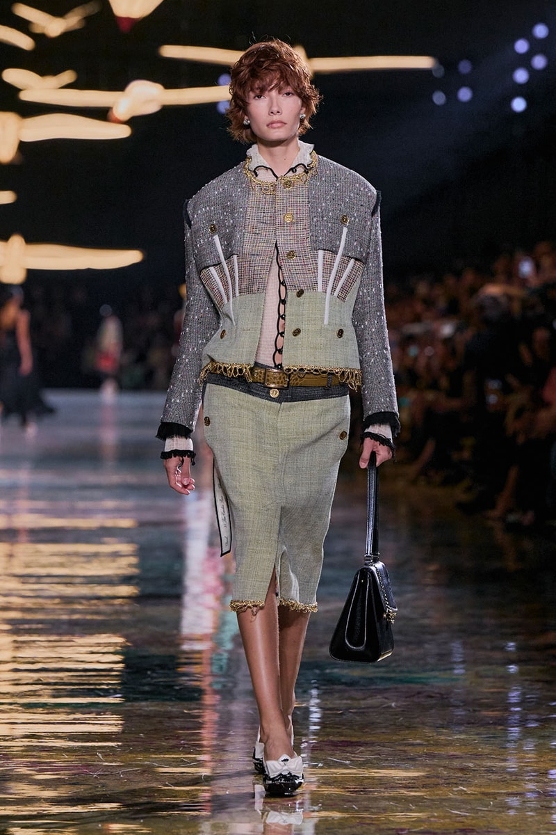 Matthieu Blazy Reimagines the Layered Legacies of Gabrielle Chanel for SS27 Nicole Kidman, Ayo Edebiri, Pedro Pascal, Kristen Wiig, Dua Lipa, and Alexa Demie britney spears gimme more flock of birds migration