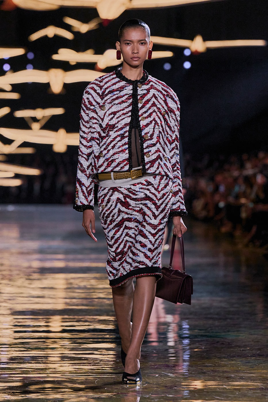 Matthieu Blazy Reimagines the Layered Legacies of Gabrielle Chanel for SS27 Nicole Kidman, Ayo Edebiri, Pedro Pascal, Kristen Wiig, Dua Lipa, and Alexa Demie britney spears gimme more flock of birds migration