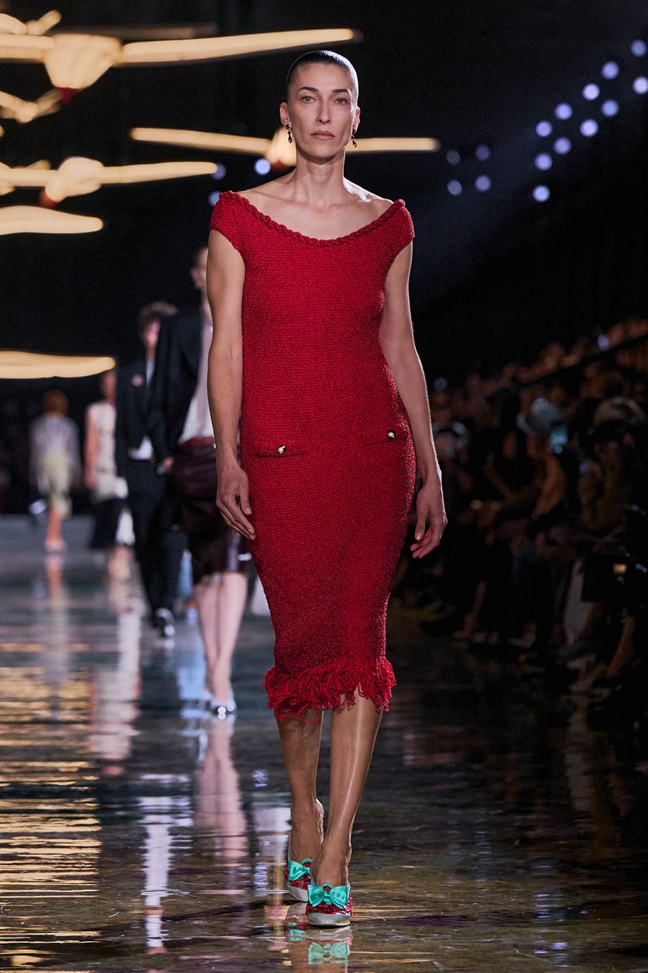 Matthieu Blazy Reimagines the Layered Legacies of Gabrielle Chanel for SS27 Nicole Kidman, Ayo Edebiri, Pedro Pascal, Kristen Wiig, Dua Lipa, and Alexa Demie britney spears gimme more flock of birds migration
