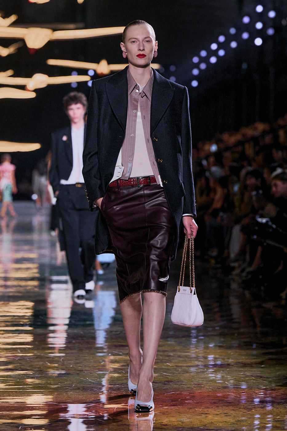 Matthieu Blazy Reimagines the Layered Legacies of Gabrielle Chanel for SS27 Nicole Kidman, Ayo Edebiri, Pedro Pascal, Kristen Wiig, Dua Lipa, and Alexa Demie britney spears gimme more flock of birds migration